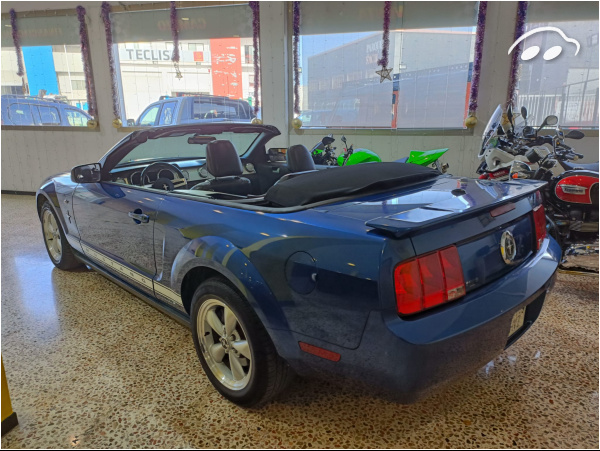 Ford Mustang V6  4