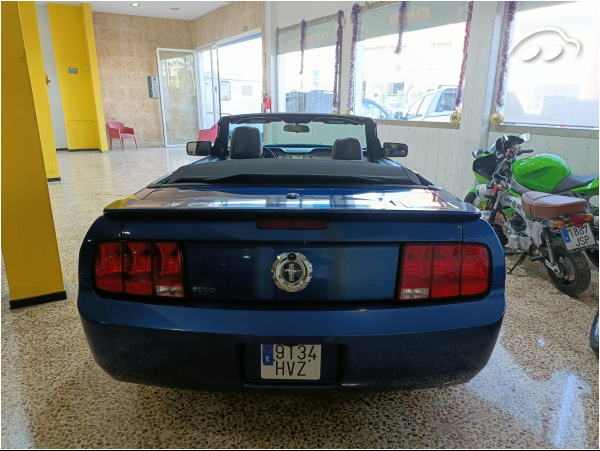 Ford Mustang V6  6
