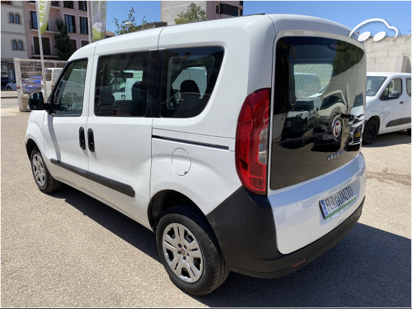 Fiat Doblo Con porton trasero 4