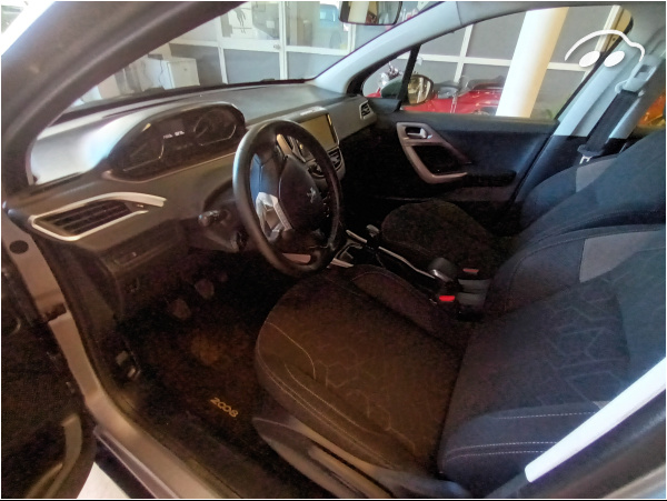 Peugeot 2008 1.2 8