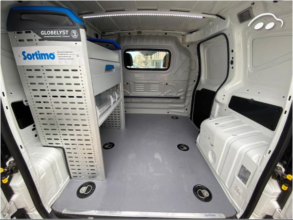 Fiat Fiorino CON ESTANTERÍAS 10