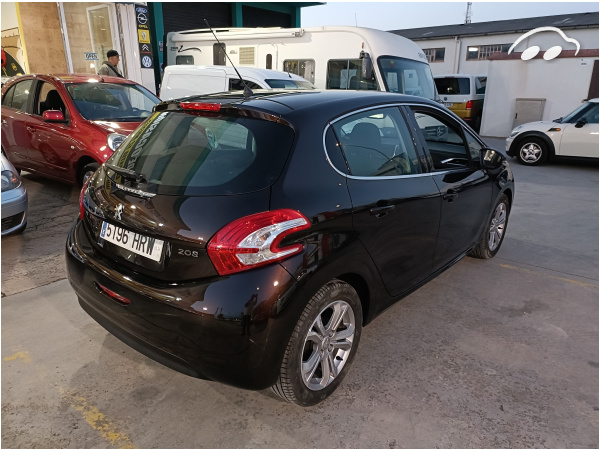 Peugeot 208 1.2 VTI Allure 4