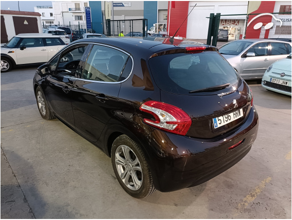 Peugeot 208 1.2 VTI Allure 6