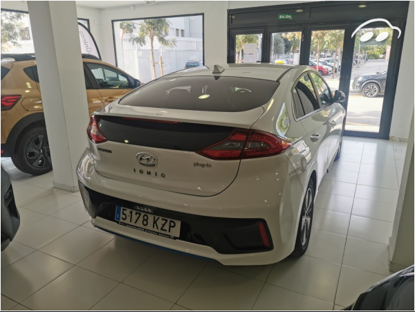 Hyundai Ioniq STYLE  1.6 GDI PHEV DCT 2