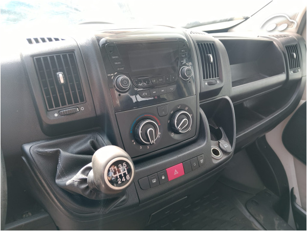 Peugeot Boxer con caja abierta  8