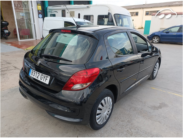 Peugeot 207 1.4 Urban 4