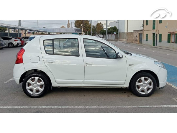 Dacia Sandero  4