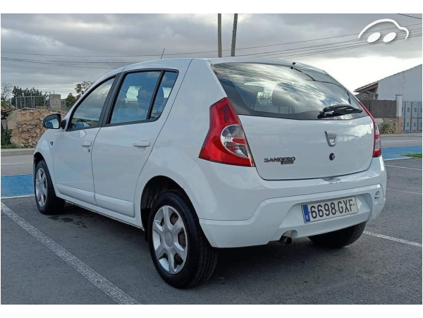 Dacia Sandero  5