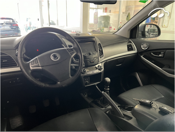 Ssang Yong Korando  2.0D Manual 8