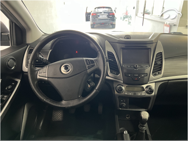 Ssang Yong Korando  2.0D Manual 11