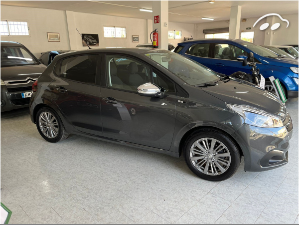 Peugeot 208 1.2 8