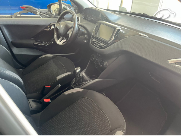 Peugeot 208 1.2 9