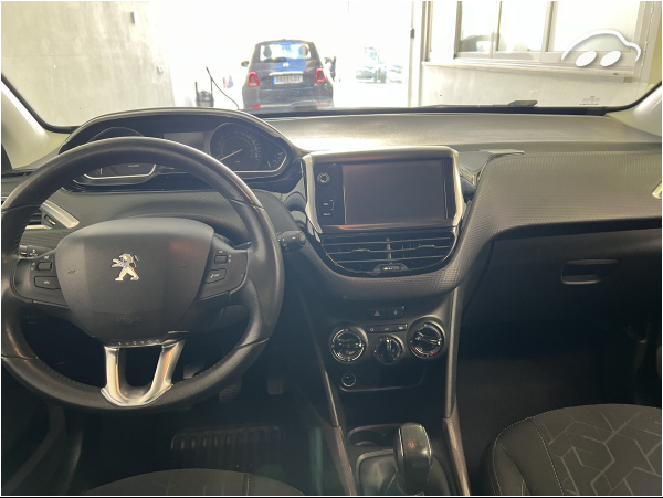 Peugeot 2008 1.2HDI STYLE  11