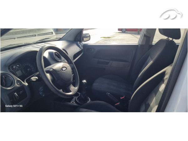 Ford Fusion  1.4 Urban   8