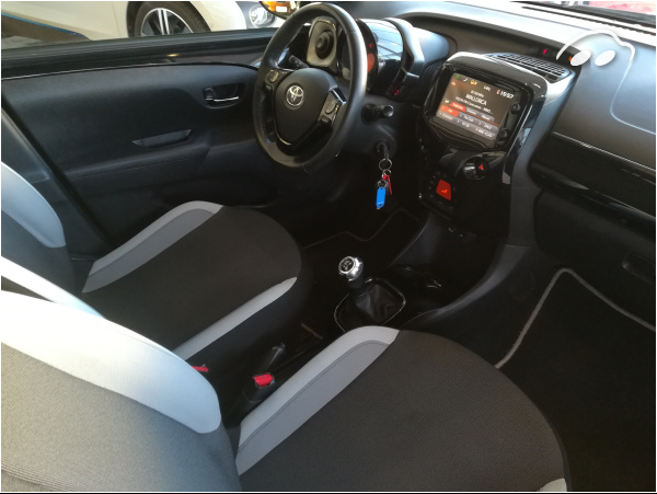 Toyota Aygo XPLAY 6