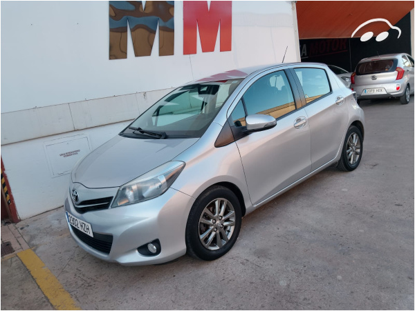 Toyota Yaris 1.4 2