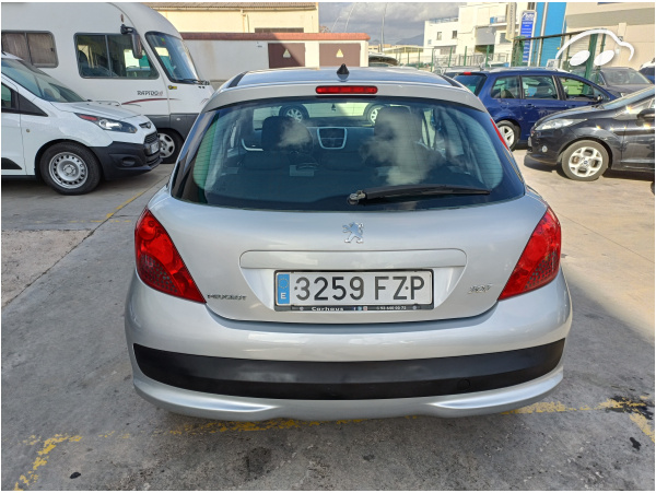 Peugeot 207 1.4  5