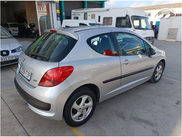 Peugeot 207 1.4  6