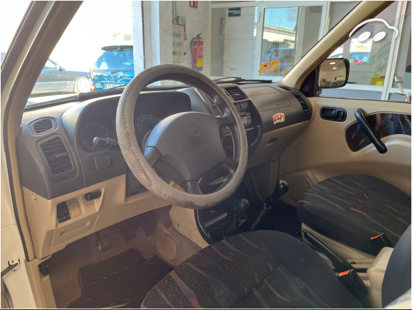 Nissan Terrano 2.7 6