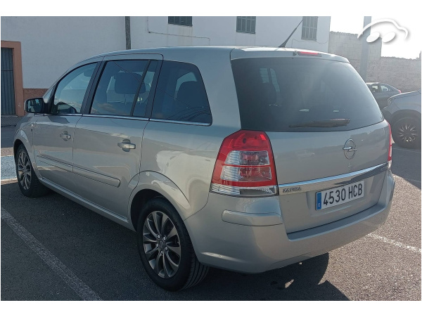 Opel Zafira  11