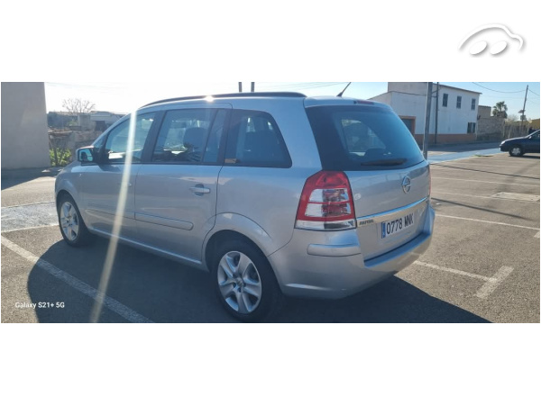 Opel Zafira  10