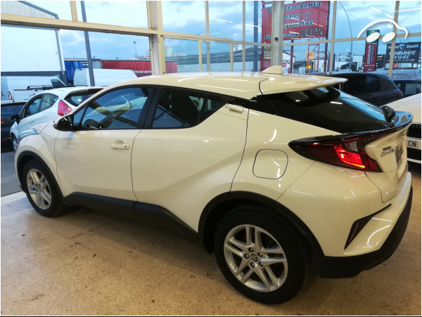 Toyota C-HR ACTIVE 2