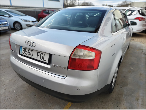 Audi A4 2.5 5