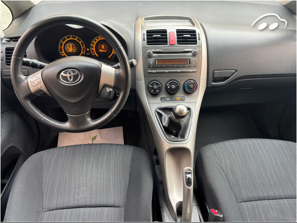 Toyota Auris  6