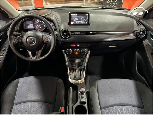 Mazda 2 1.5 LUXURY AUTOMATICO 9