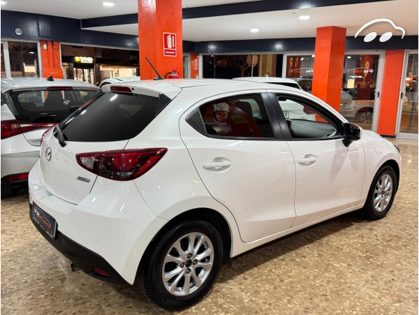 Mazda 2 1.5 LUXURY AUTOMATICO 6