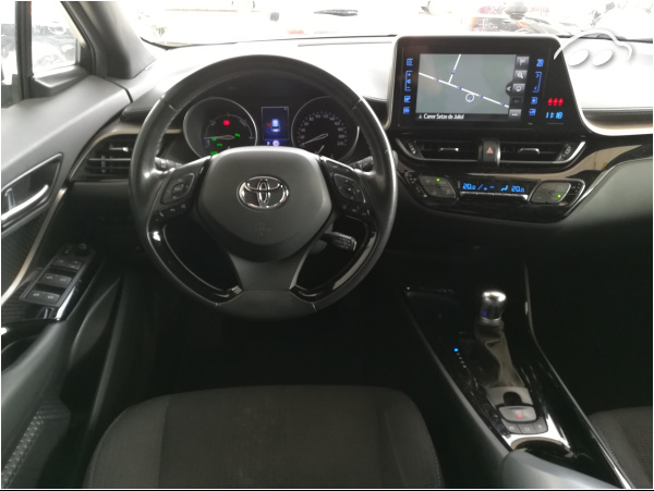 Toyota C-HR ADVANCE 4