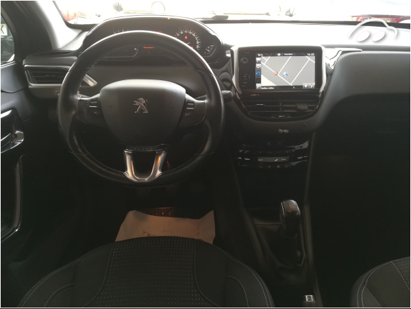 Peugeot 208 ALLURE 5