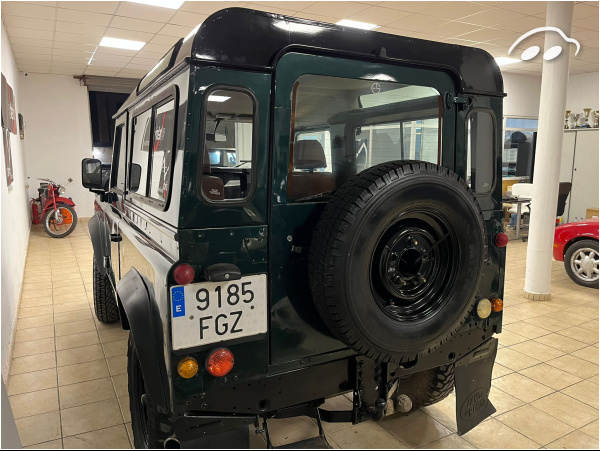 Land Rover Defender  3