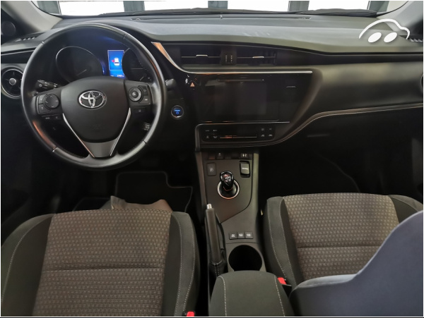 Toyota Auris FEEL EDITION 1.8 140H 5