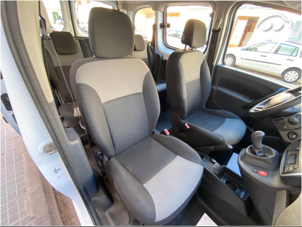Renault Kangoo 1.5 DCI 75 CV 7