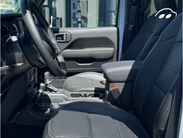 Jeep Wrangler Sahara 6