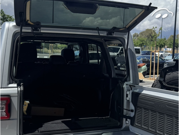 Jeep Wrangler Sahara 5