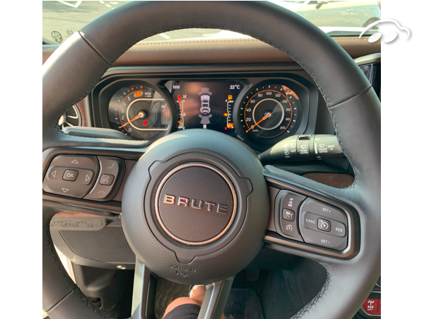 Jeep Wrangler Sahara 10