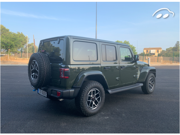 Jeep Wrangler Sahara 4