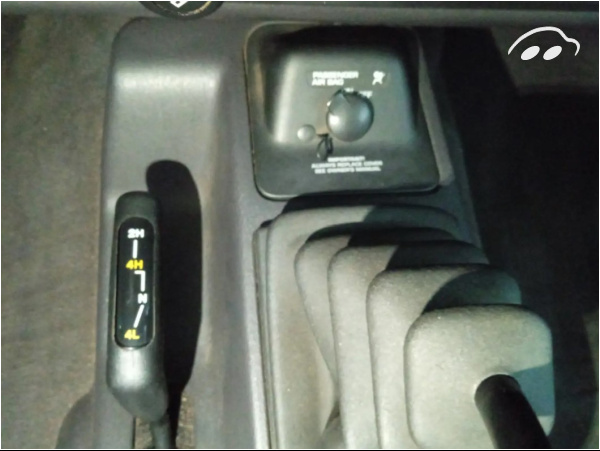 Jeep Wrangler 2.5 ST 6