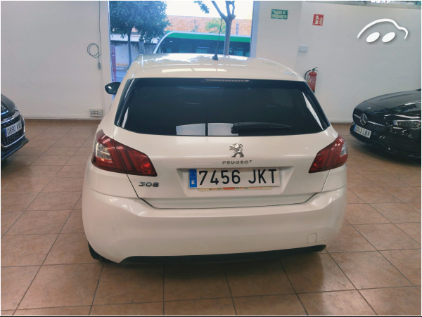 Peugeot 308 Allure 1.2 PureTech 12