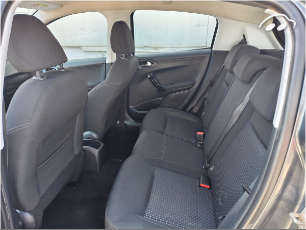 Peugeot 208 1.2 8