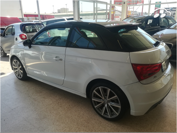 Audi A1  2