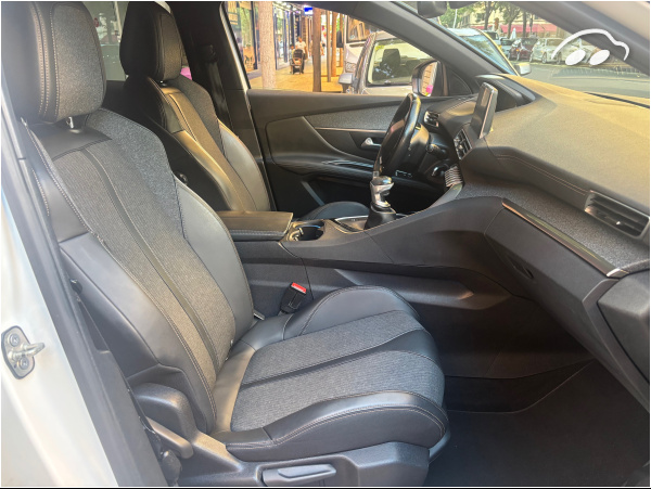 Peugeot 3008  7