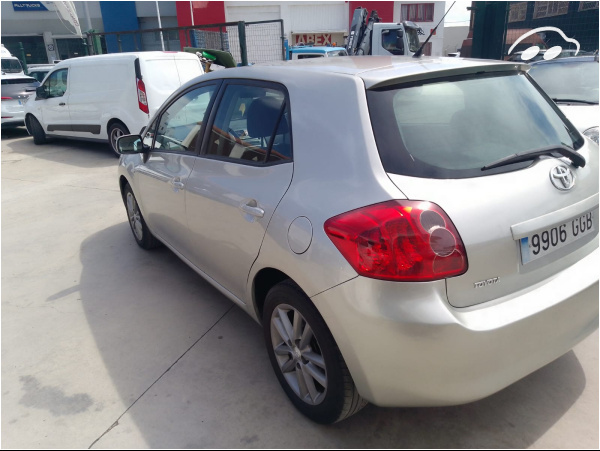 Toyota Auris 1.6 Luna 6