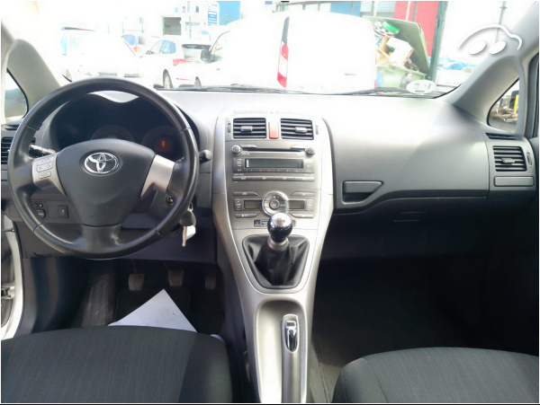 Toyota Auris 1.6 Luna 7