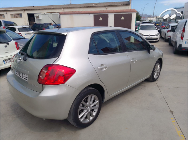 Toyota Auris 1.6 Luna 4