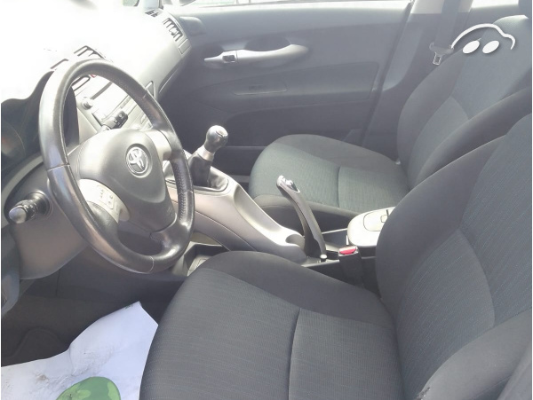 Toyota Auris 1.6 Luna 8