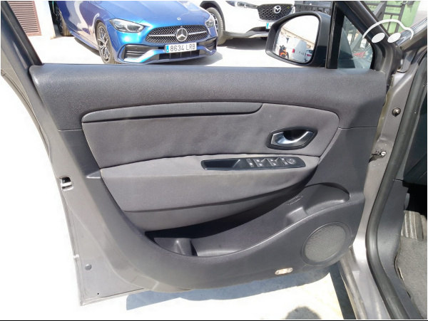 Renault Grand Scenic 1.5 dci 7 Plazas 8