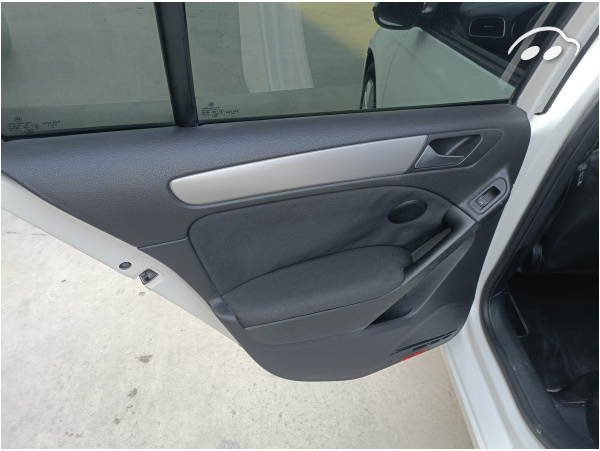 Volkswagen Golf 1.6 TDI Golf VI 11